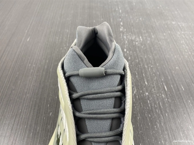 V3 Adidas 700 ID1674 Salt Fade Yeezy 0810